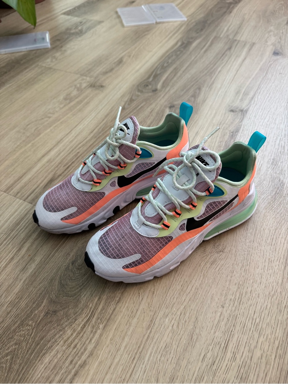 Nike Air Max 270 React SE